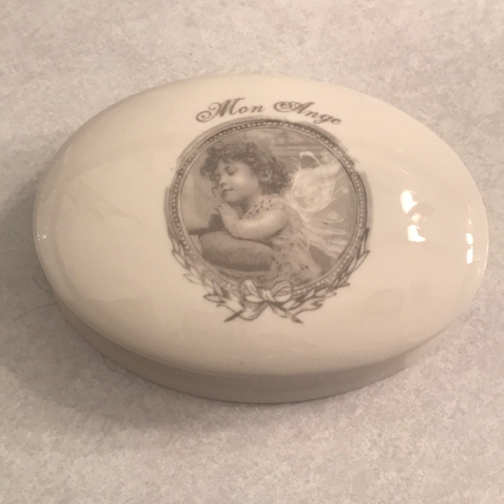 Jewelry box